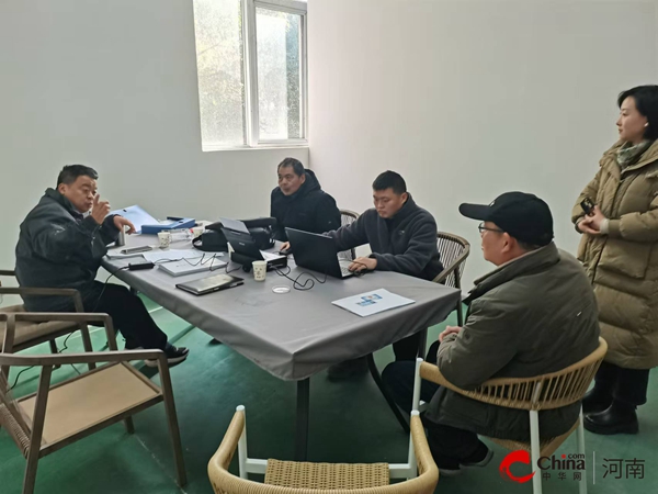九游娱乐：西平县应急管理局对工贸企业储存、使用危险化学品开展执法检查(图2)