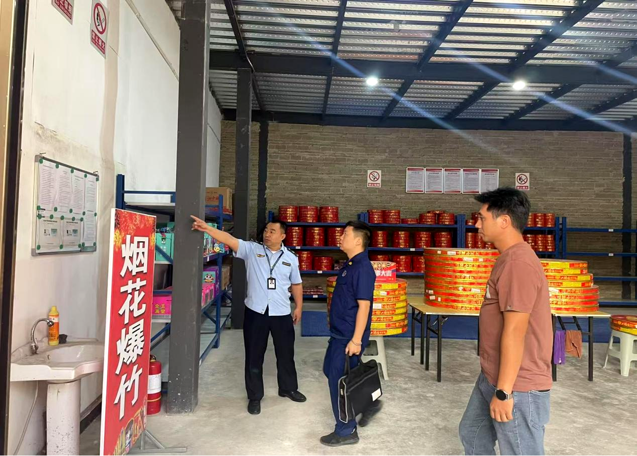 景洪市推进危险化学品与烟花爆竹经营安全监管 三年实现“零事故”目标(图2)