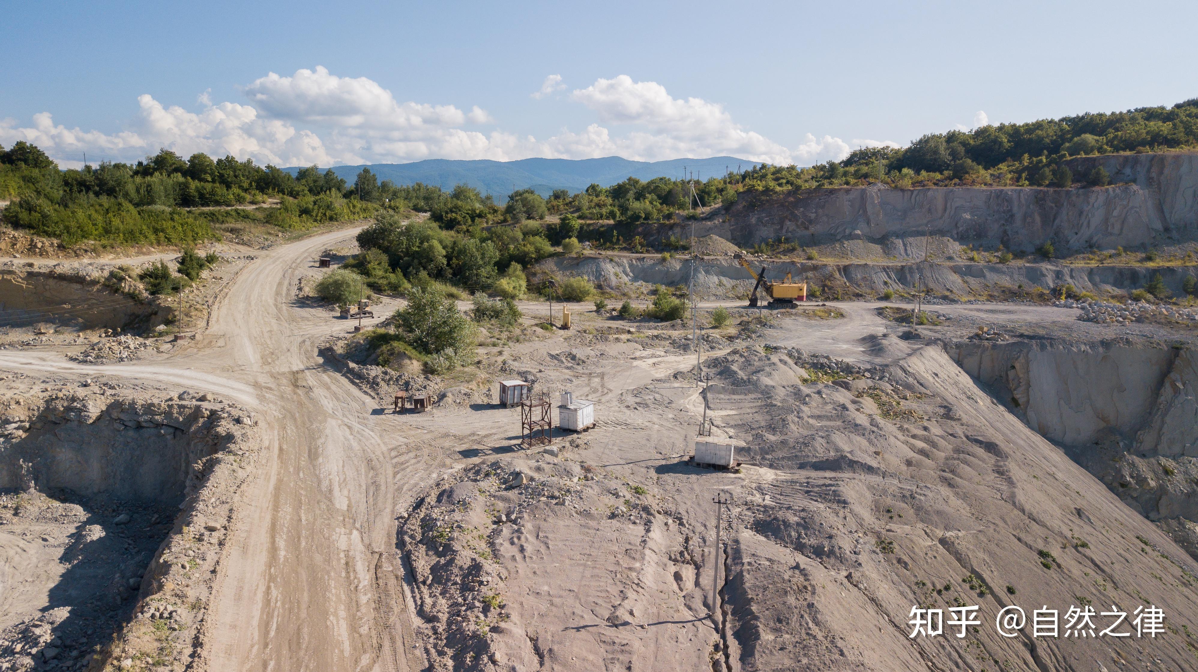 资源国竞相管制矿产出口有色行业景气持续矿业ETF（561330）收涨超4%近20个交易日资金净流入近10亿元(图1)