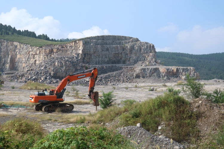 九游app入口：四川发现世界第二大轻稀土矿 业内称重塑资源版图但短期受制指标管控(图1)