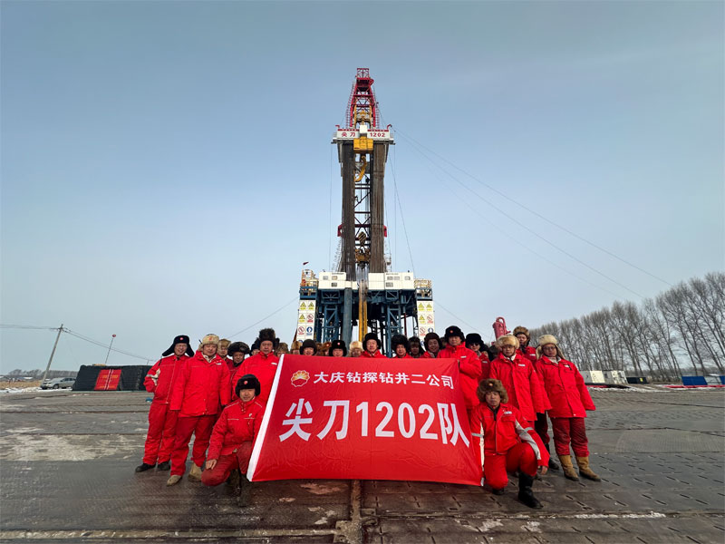 中国石油两名个人和两个党组织获得全国“两优一先”表彰(图3)